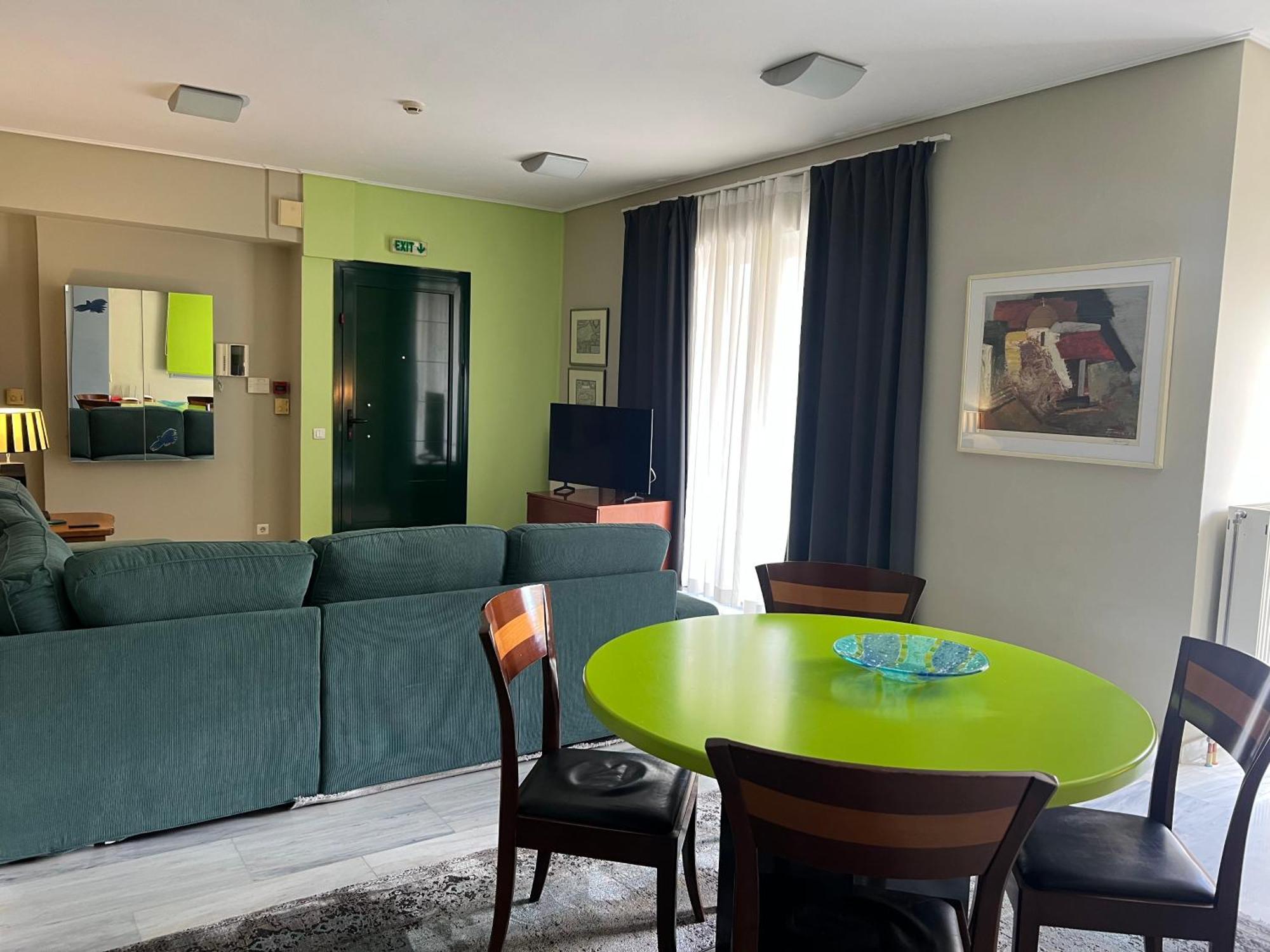 Green Apartment Near Marousi Hospitals & Oaka, By Promoshomes Maroussi Exteriör bild